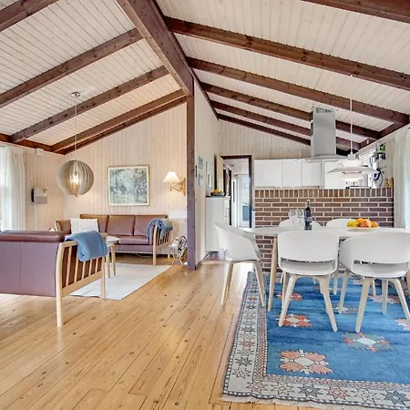Awesome In With Kitchen Holiday home *