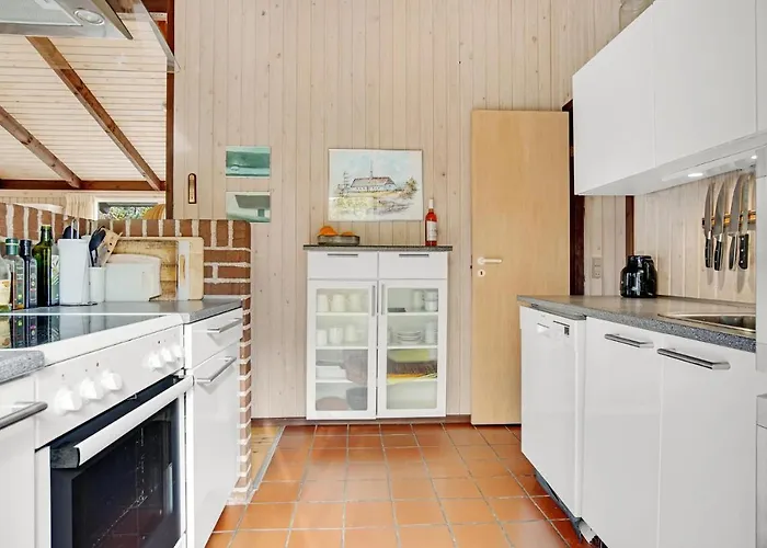 Holiday home Plutovej Iv
